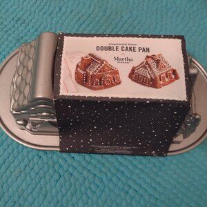 NEW Martha Steward double cake pan - bundt house cake